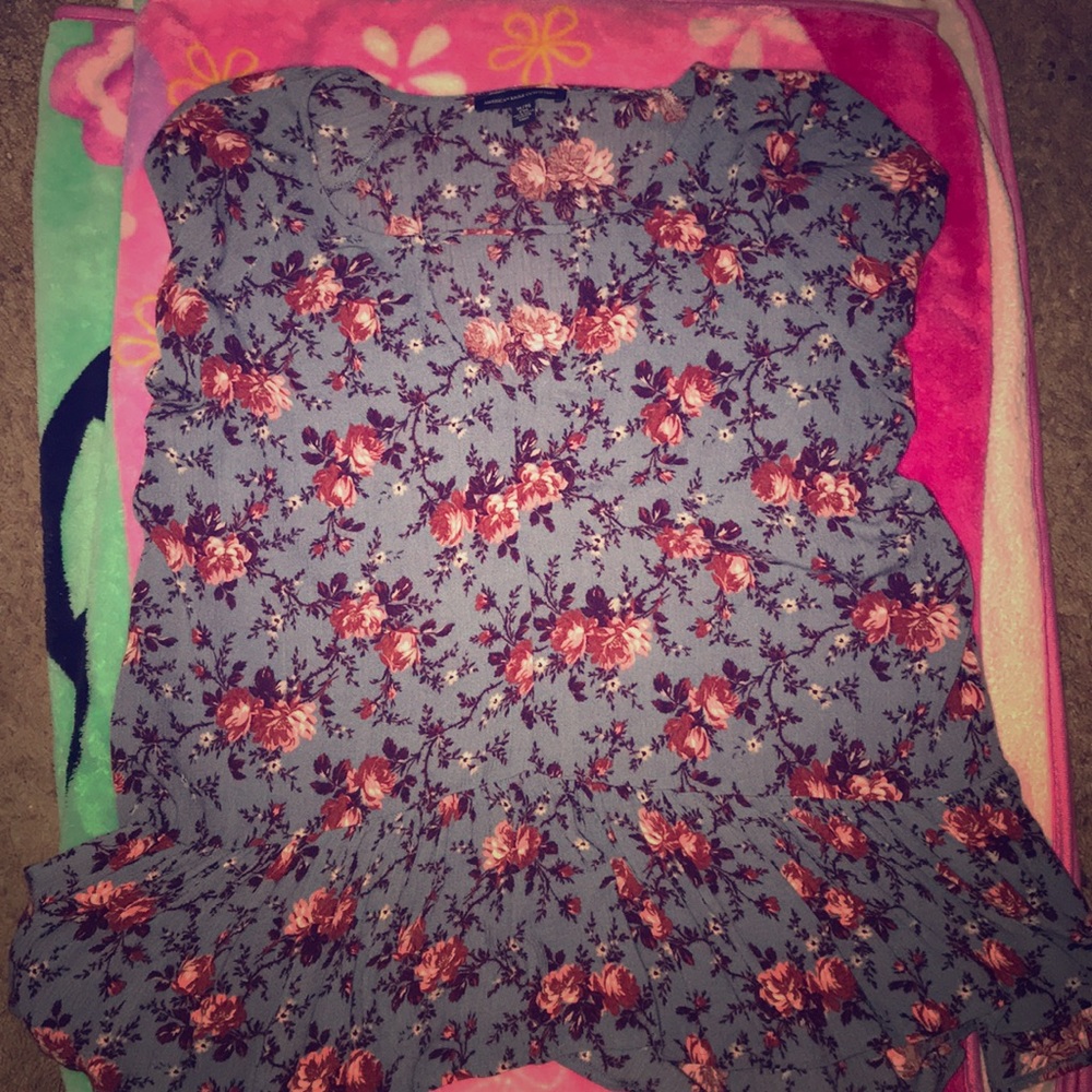 This a very beautiful top with long selves